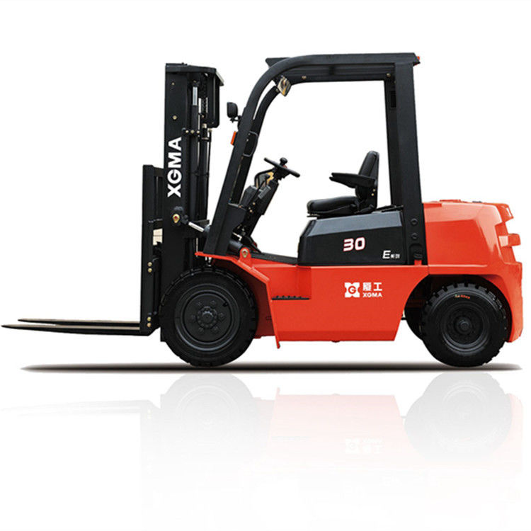 3 Stage Forklift Truck Diesel 3000kg Rated Capacity With 180 Degree Rearview Mirror
